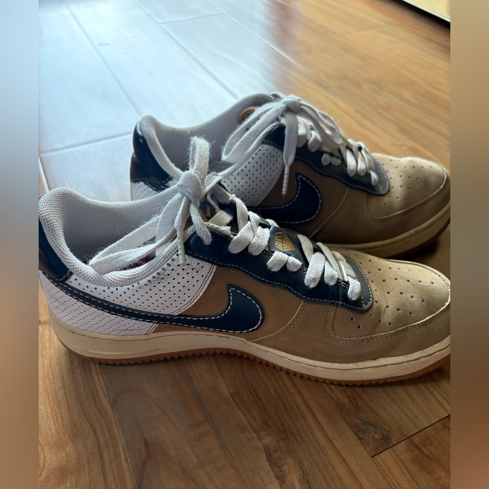 Nike Beige and Navy Sneakers